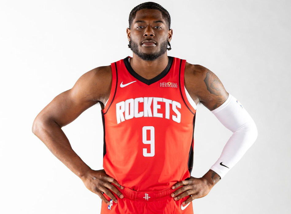 在本赛季晚, 个双向合同, 亨特和卡梅 在本赛季晚, 个双向合同, 亨特和卡梅